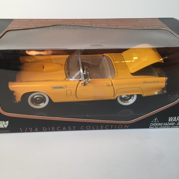 Motor Max 1956 FORD Thunderbird Convertible 1:24 Die-Cast Collection Replica Car - Picture 1 of 5